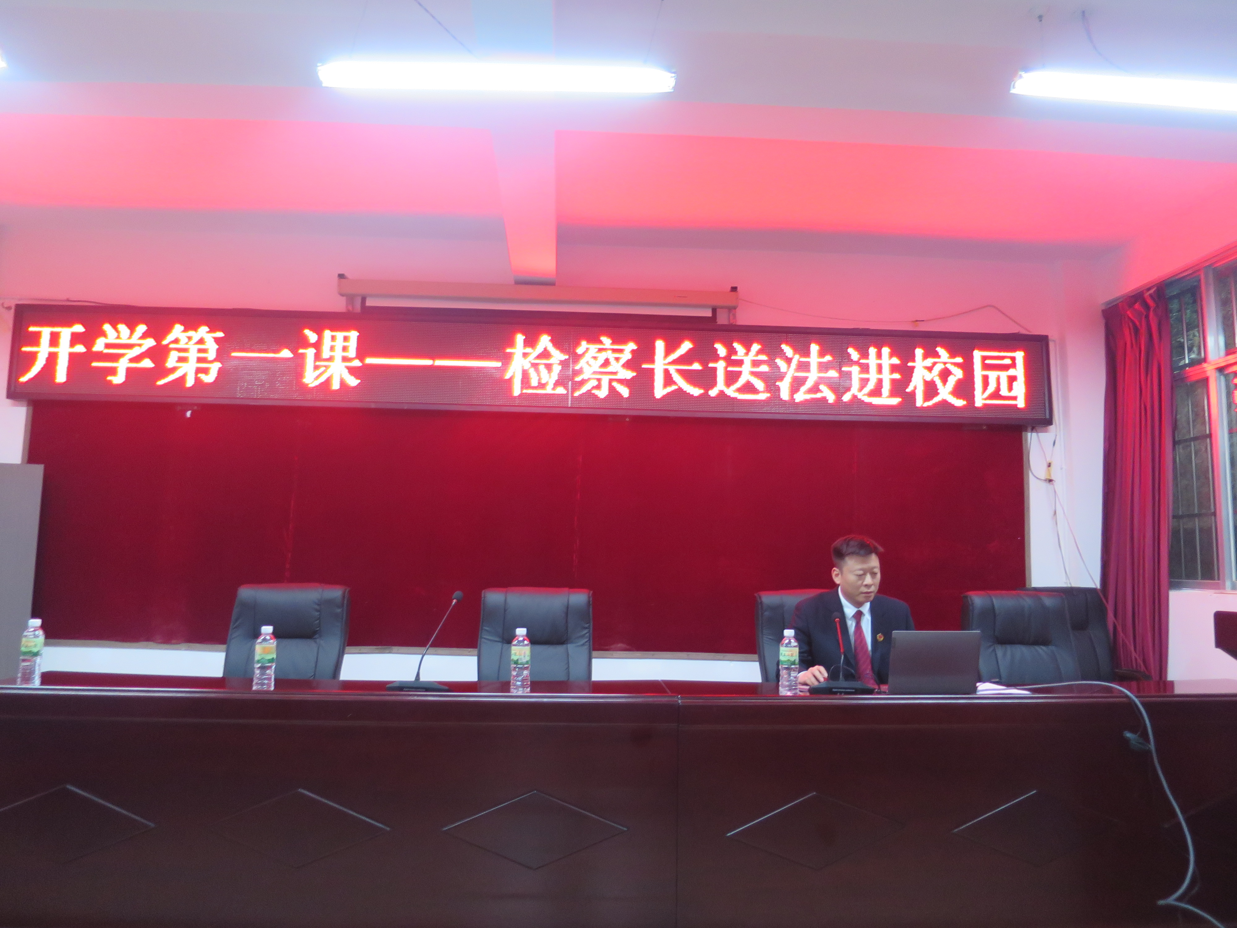 շ(qing)Є(dng)_W(xu)һnzL(zhng)ͷM(jn)У@